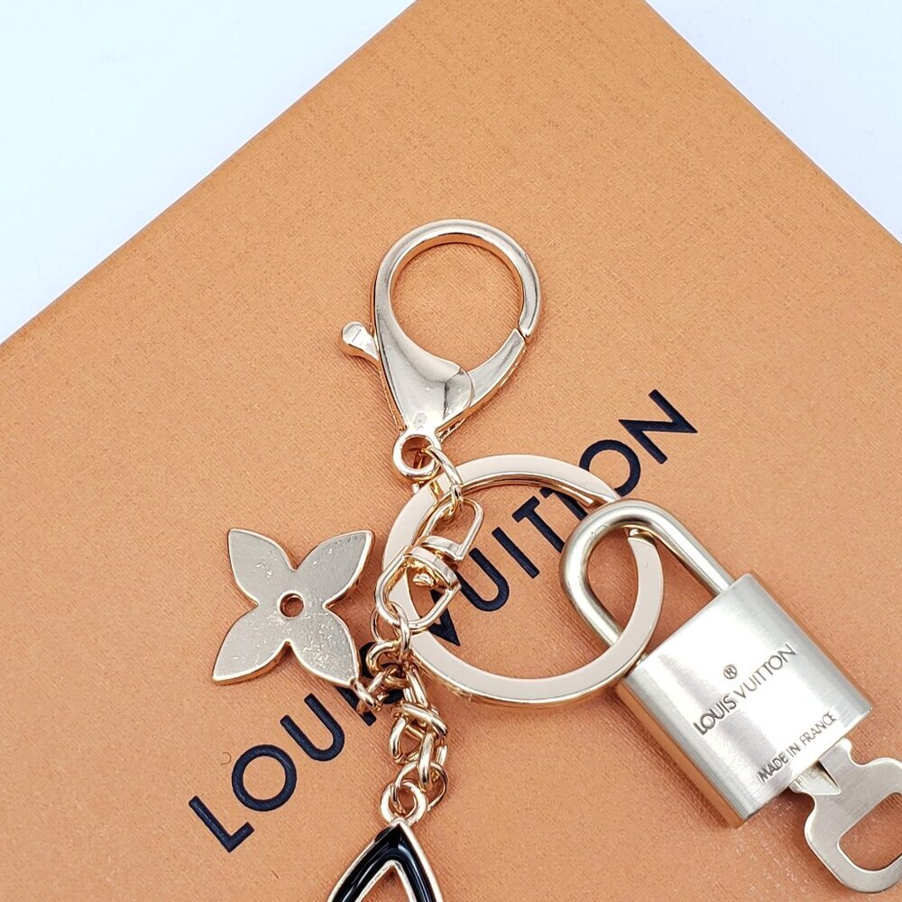 Authentic Louis Vuitton Gold Lock & Box w/ Unbranded Clover Bagcharm - Picture 5 of 9